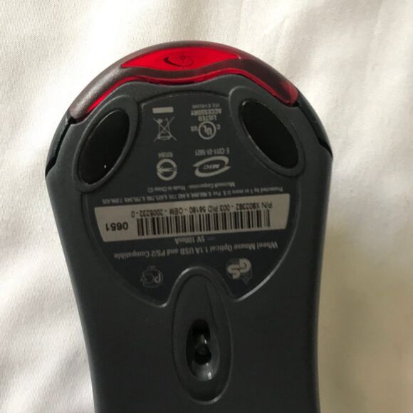 Microsoft Optical Mouse X802382 USB Wired 3-Button Black Scroll Wheel Mouse - Picture 3 of 4